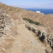 1.The path-monopáti to the bay of Agios Geórgios - Copyright of http://www.cycladen.be/